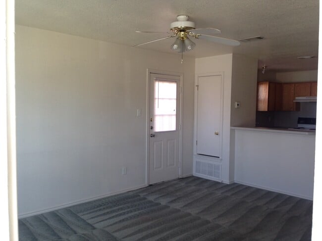 Foto del edificio - 4202 Alan Kent Dr