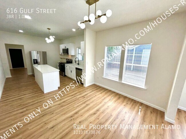Building Photo - ** Application Received** AVAILABLE NOW! N...