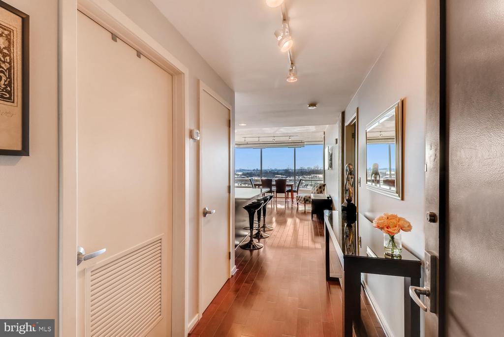 Foto principal - 1200 Steuart St