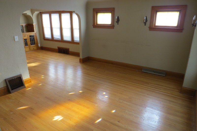 Front Entry view into living room - 1962 S 92nd St