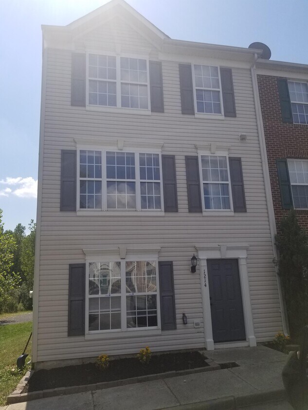 1214 Pendleton Ln, Strasburg, VA 22657 Townhome Rentals in Strasburg VA