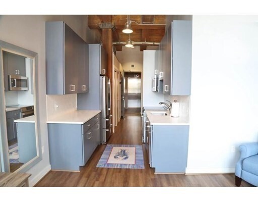 Building Photo - 63 Melcher St