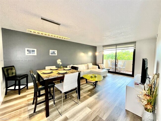 Building Photo - 3 br, 2 bath House - 7451 NW 16th St # 310
