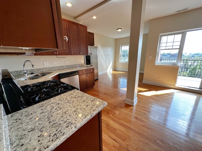 Foto del edificio - 3705 N Kedzie Ave