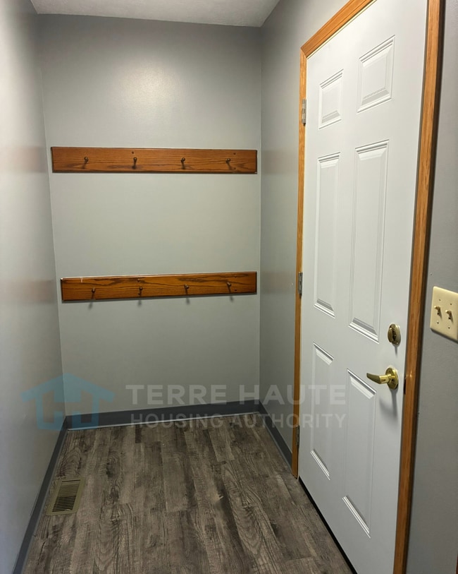 Entryway - 1515 Cruft St