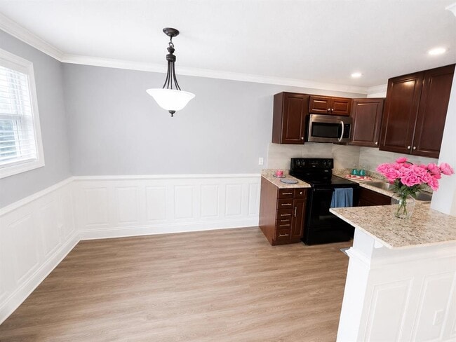 Building Photo - 4666 Ken Knight Dr N
