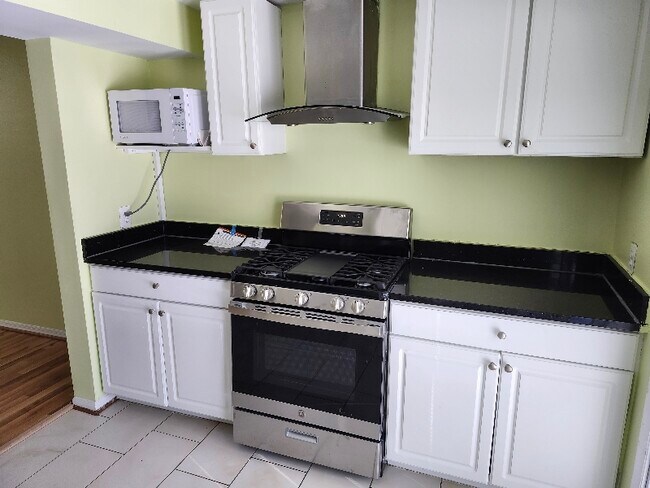 Foto del edificio - 3627 Forestdale Ave