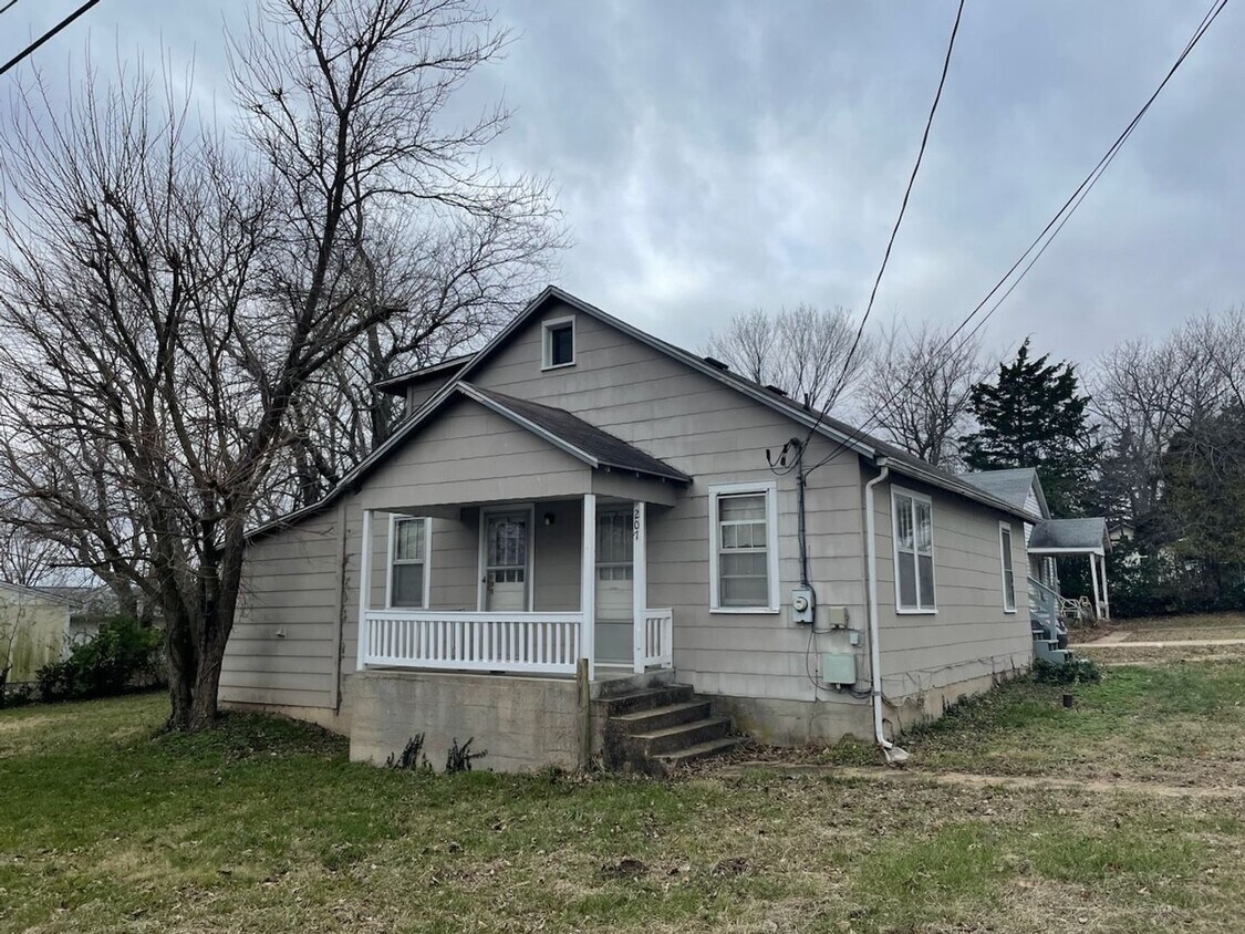 207 N Walnut St Unit 2, Rolla, MO 65401 Room for Rent in Rolla, MO