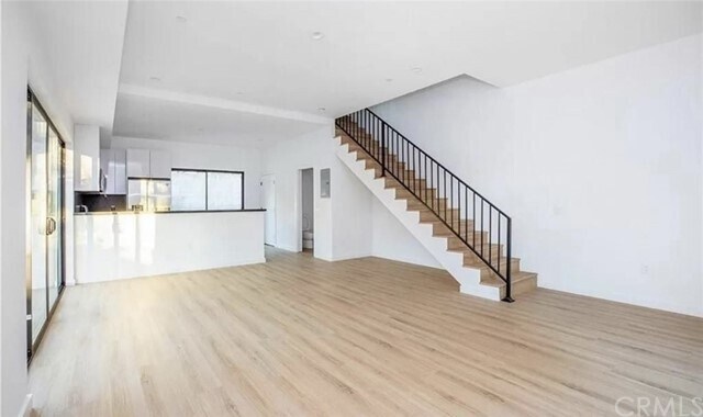 Building Photo - 530 E San Jose Ave