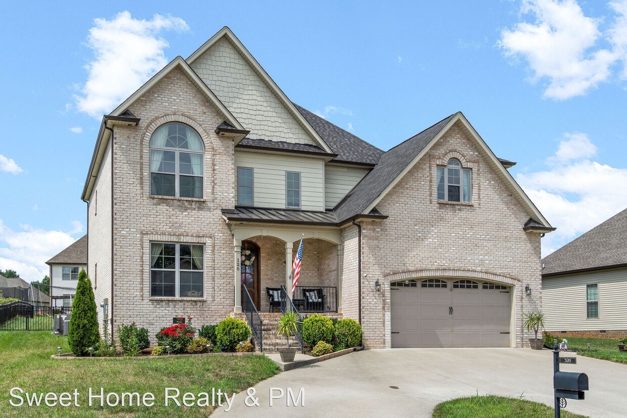 Primary Photo - 4 br, 3.5 bath House - 320 South Stonecrop