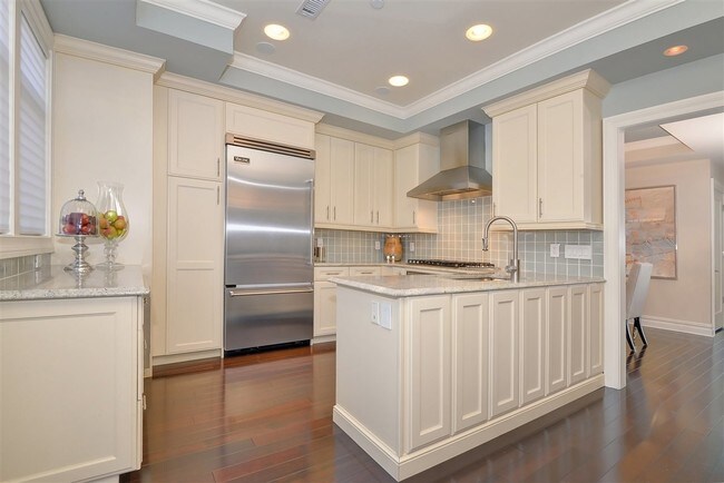 Building Photo - 16 HENLEY Pl