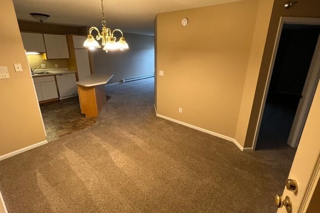 Comedor/cocina central de 2 habitaciones - Meadowlawn Village