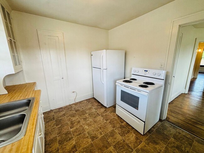 Foto del edificio - 3 Bedroom 1 Bath Duplex