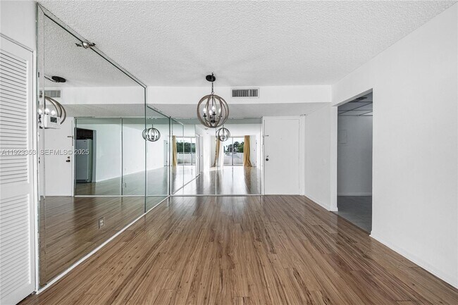 Foto del edificio - 290 174th St St