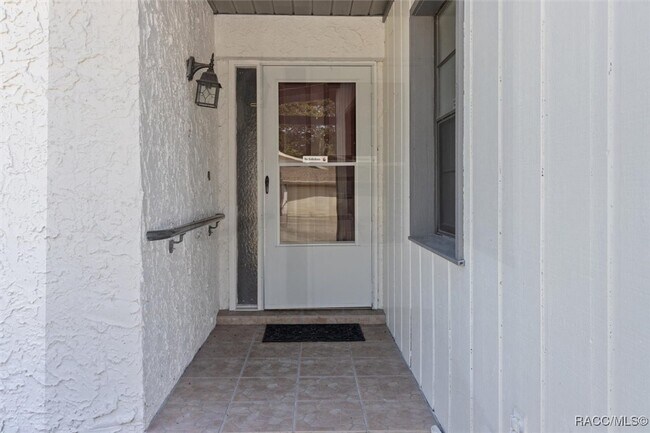 Building Photo - 83 Golfview Dr