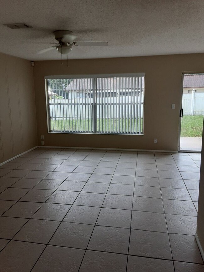 Foto del edificio - Beautiful 3 Bed 1 Bath Single Family Home