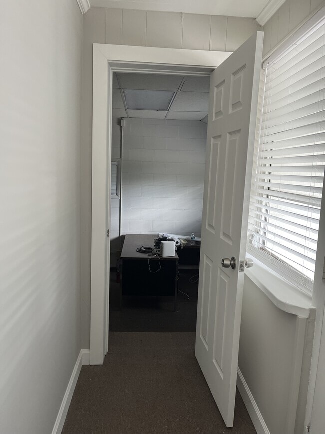 Building Photo - 1900 E Robinson St