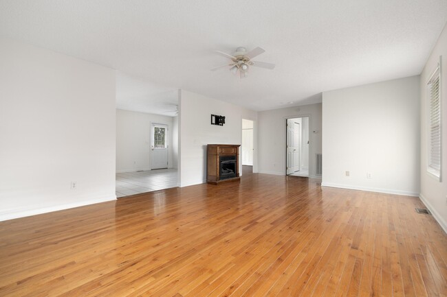 Building Photo - 311 S Cedar Ave