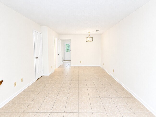 Foto del edificio - 1323 Sweet Pine Dr