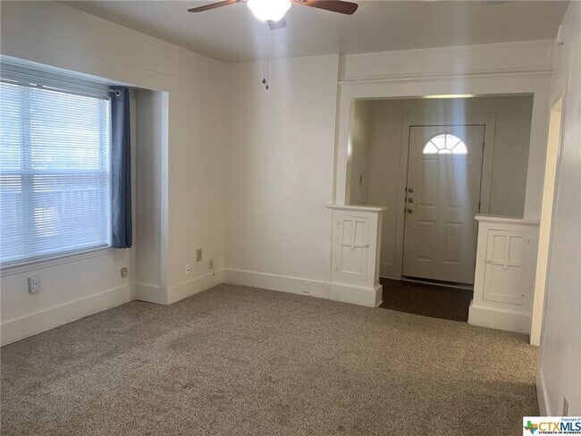 Building Photo - 388 E Austin St