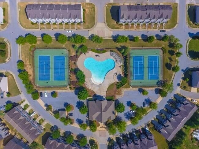 Foto del edificio - 7660 Castle Ave