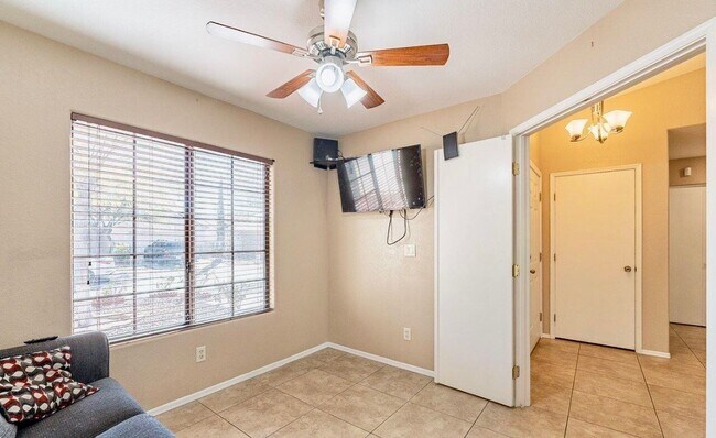 Foto del edificio - 8527 N Spring Creek Dr