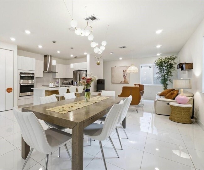 Foto del edificio - 6611 NW 102nd Path