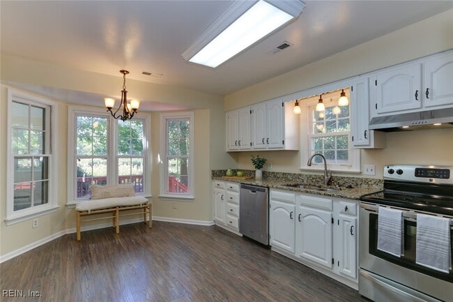 Building Photo - 450 Supplejack Ct