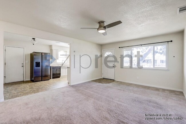 Building Photo - Unit