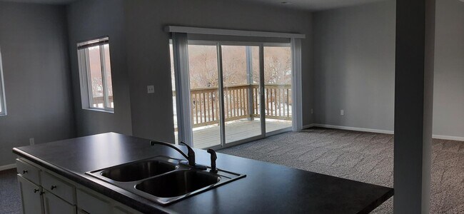 Building Photo - Fontenelle Hills