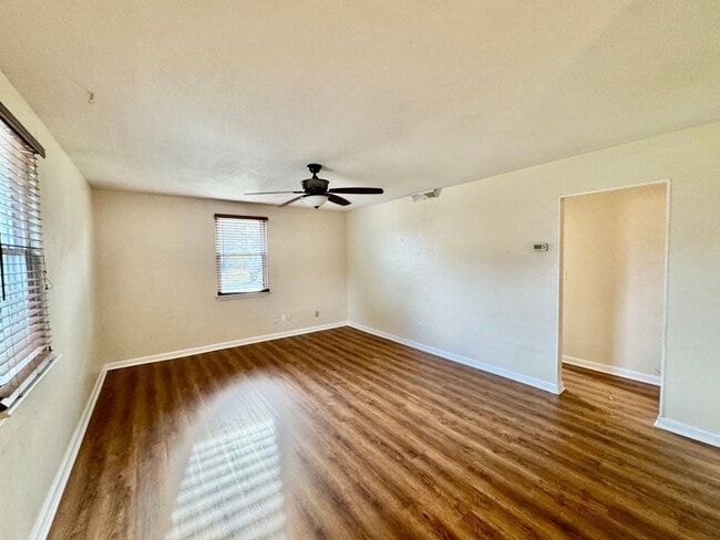 Building Photo - Beautiful Ranch Style Home