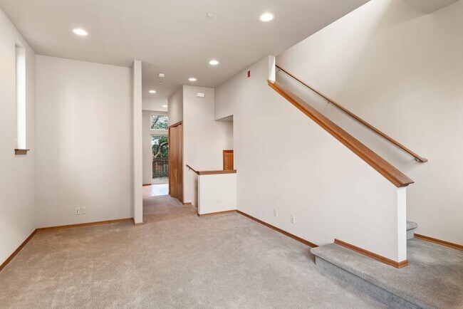 Foto del edificio - 152 Madrona Way NE