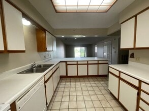 Building Photo - 350 Wildwood Dr S