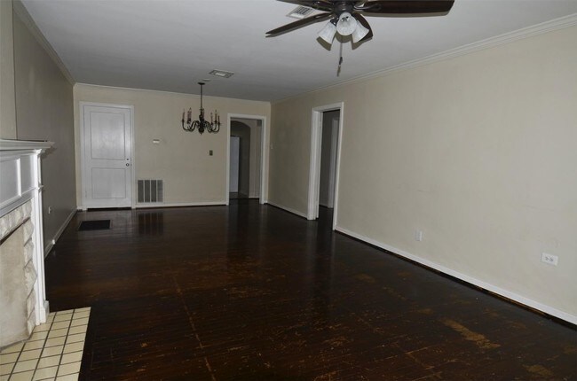 Building Photo - 2823 Columbus Avenue - 1