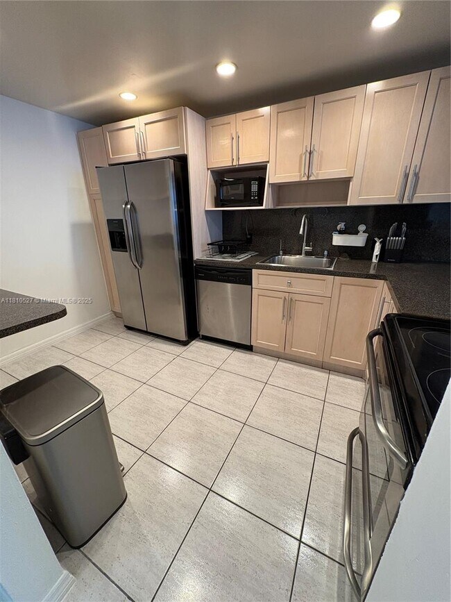 Foto del edificio - 3375 N Country Club Dr