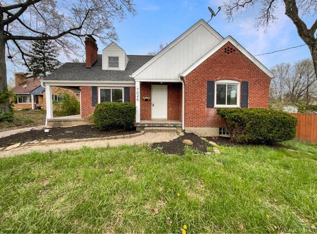 Building Photo - 7046 Beechmont Ave