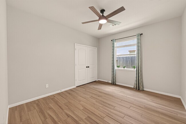 Foto del edificio - 24015 Purple Clover Ln