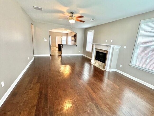 Foto del edificio - Luxury, Style, Gated Community, 4 Bedroom ...