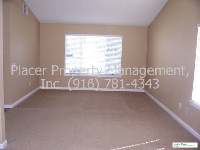 Building Photo - 3409 Cobblestone Dr
