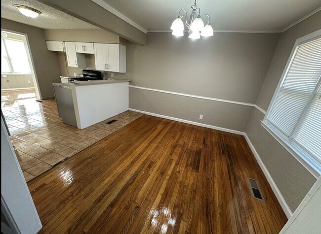 Building Photo - Charming 2 Bed, 1 Bath Home in the Heart of Tulsa!