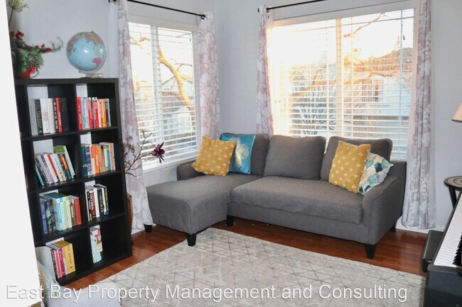 Building Photo - 4 br, 2.5 bath House - 6832 Tiffany Cmn.