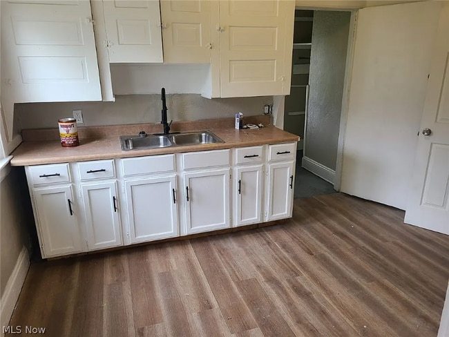 Building Photo - 1830 Mannering Rd