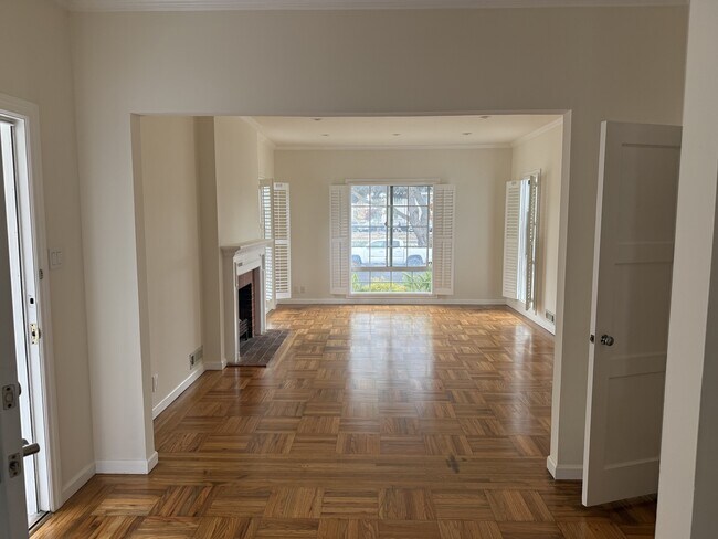 Foto del edificio - 282 N Mayfair Ave