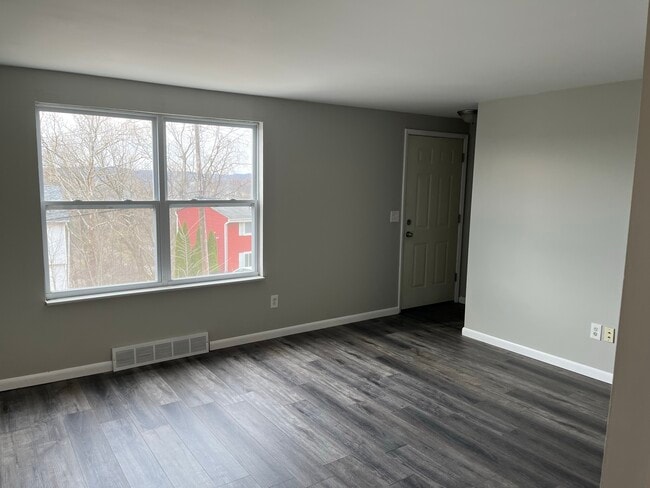 Building Photo - 4272 Sample Ct