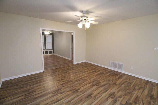 Foto del edificio - 6565 Kennington Cir