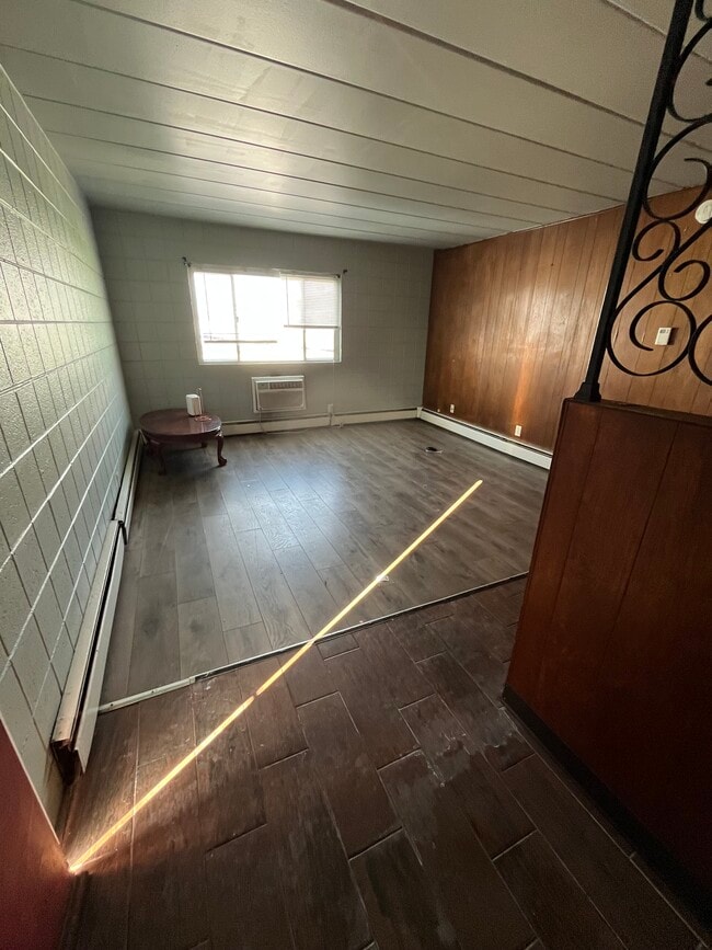 Building Photo - 216 N 4th St