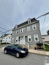 Building Photo - 631 Pen Argyl St