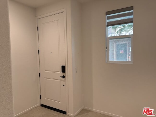 Foto del edificio - 5756 Spring St