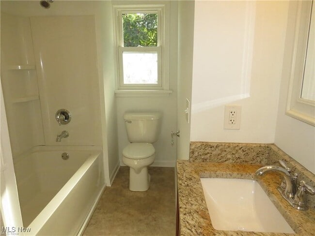 Foto del edificio - 6424 N Ridge Rd