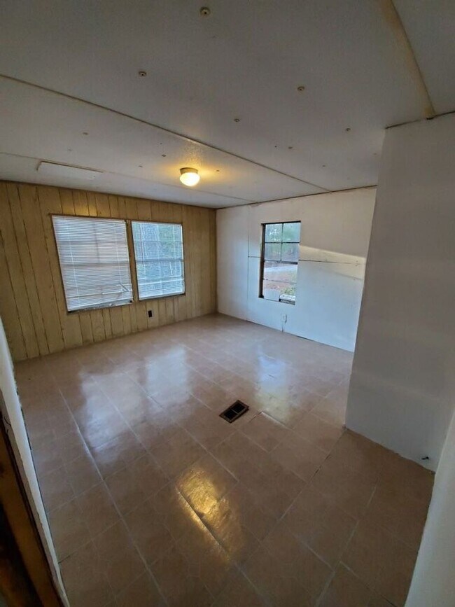 Foto del edificio - Rent this 4 Bedroom, 2 baths in Elgin!